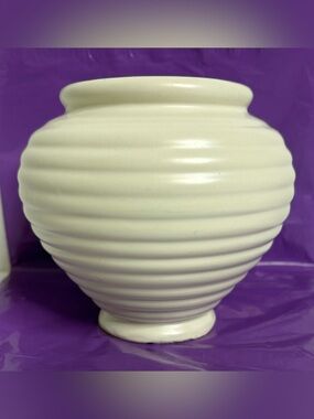 Hull 418 Cream Ribbed Ceramic Vase - Home Accents Decor